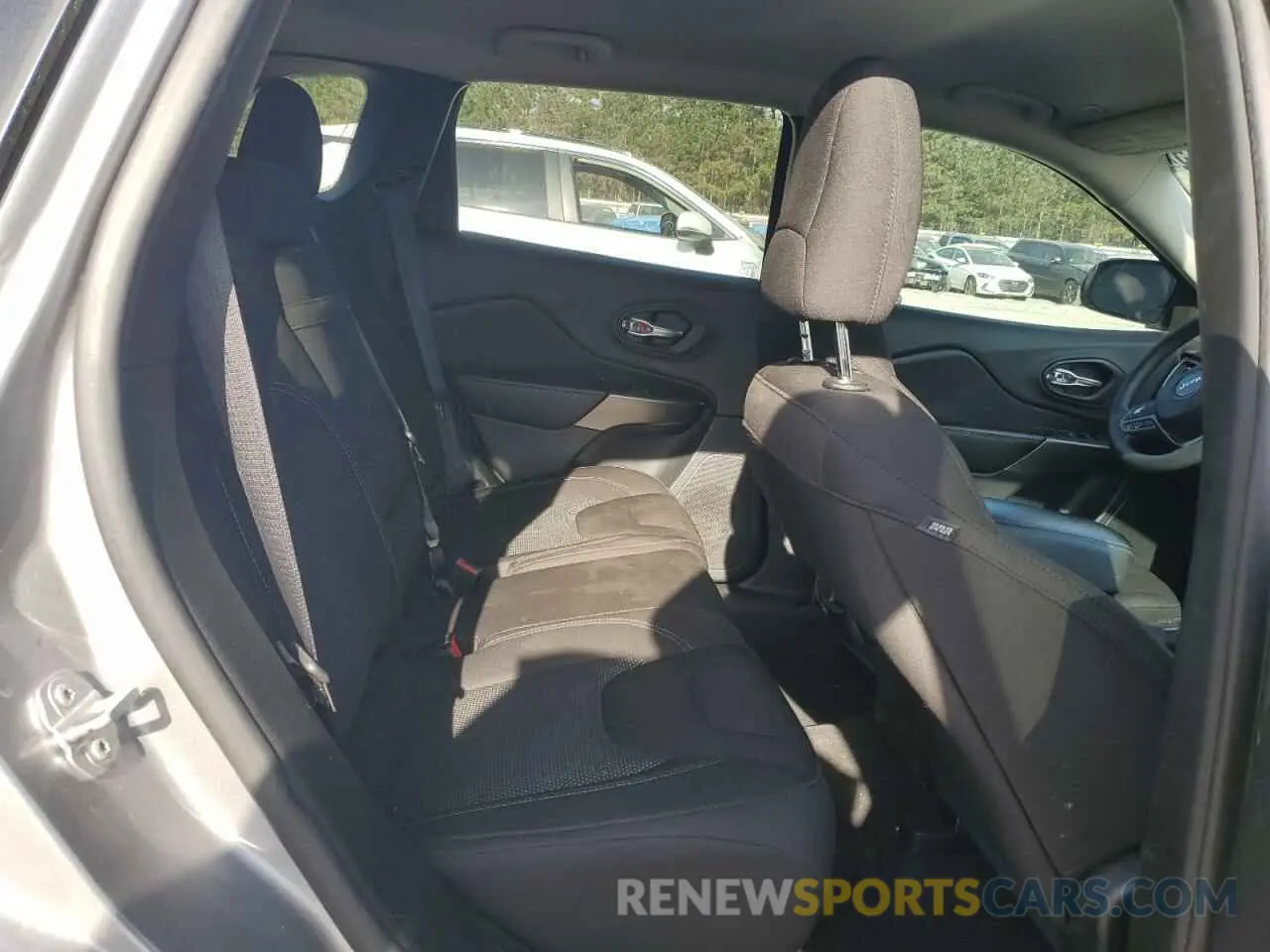 11 Photograph of a damaged car 1C4PJLCB9KD326613 JEEP GRAND CHER 2019