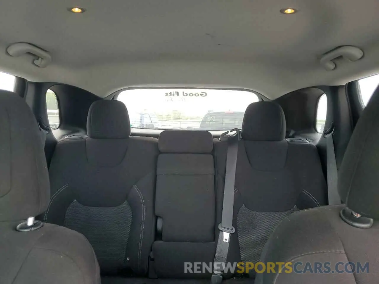 10 Photograph of a damaged car 1C4PJLCBXKD114772 JEEP GRAND CHER 2019