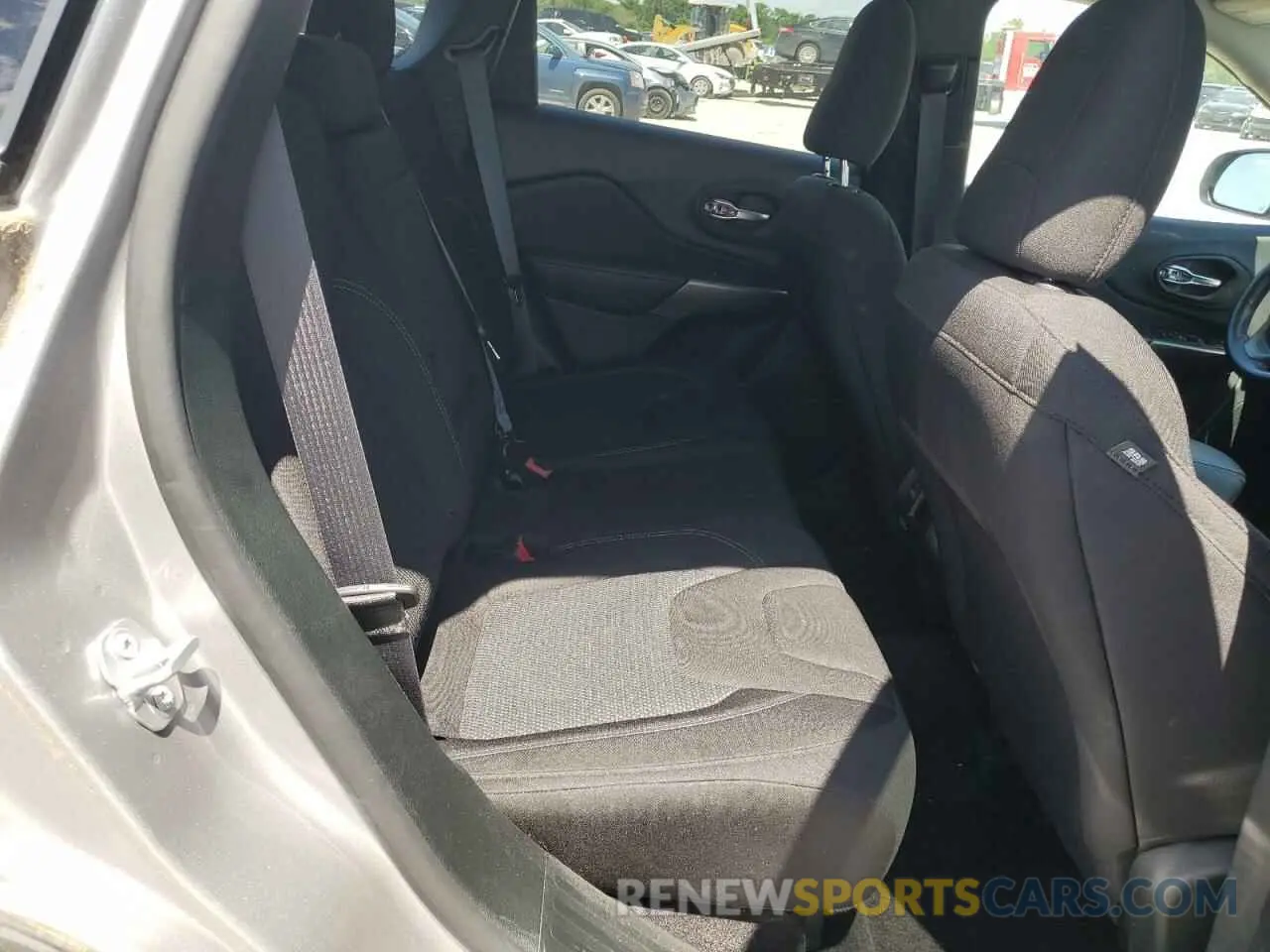 10 Photograph of a damaged car 1C4PJLCBXKD242252 JEEP GRAND CHER 2019