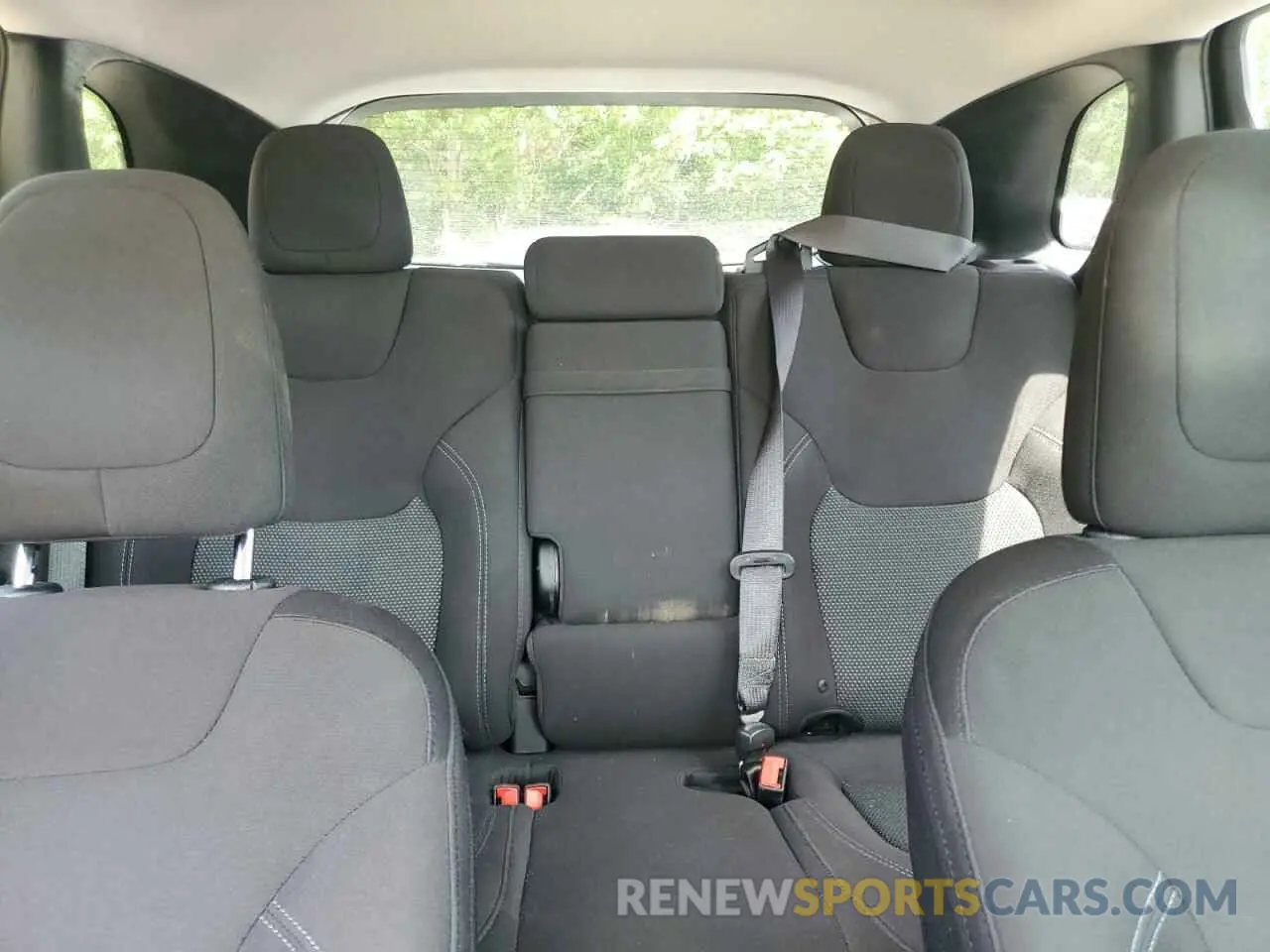 10 Photograph of a damaged car 1C4PJLCBXKD242672 JEEP GRAND CHER 2019