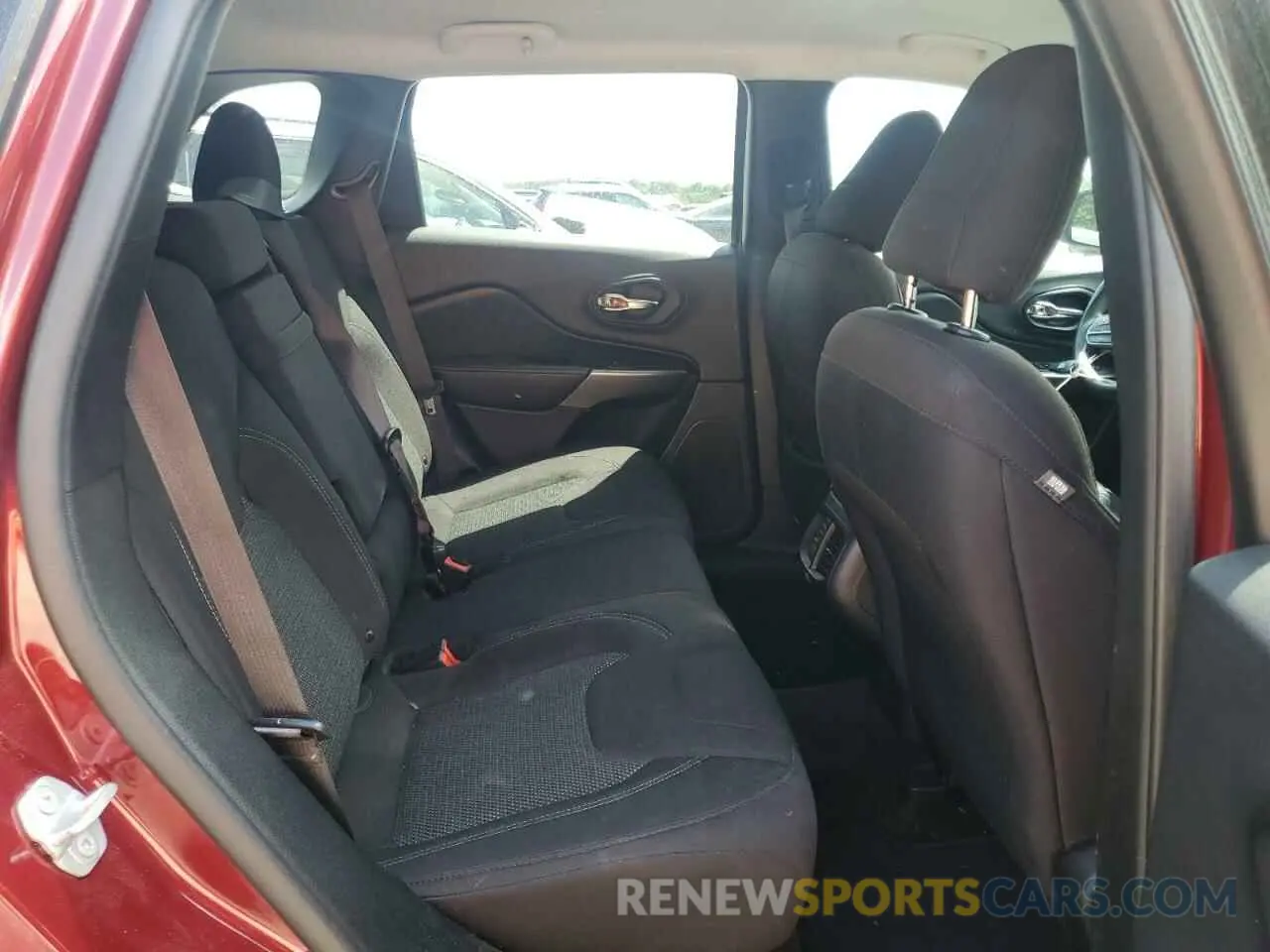 11 Photograph of a damaged car 1C4PJLCBXKD242672 JEEP GRAND CHER 2019