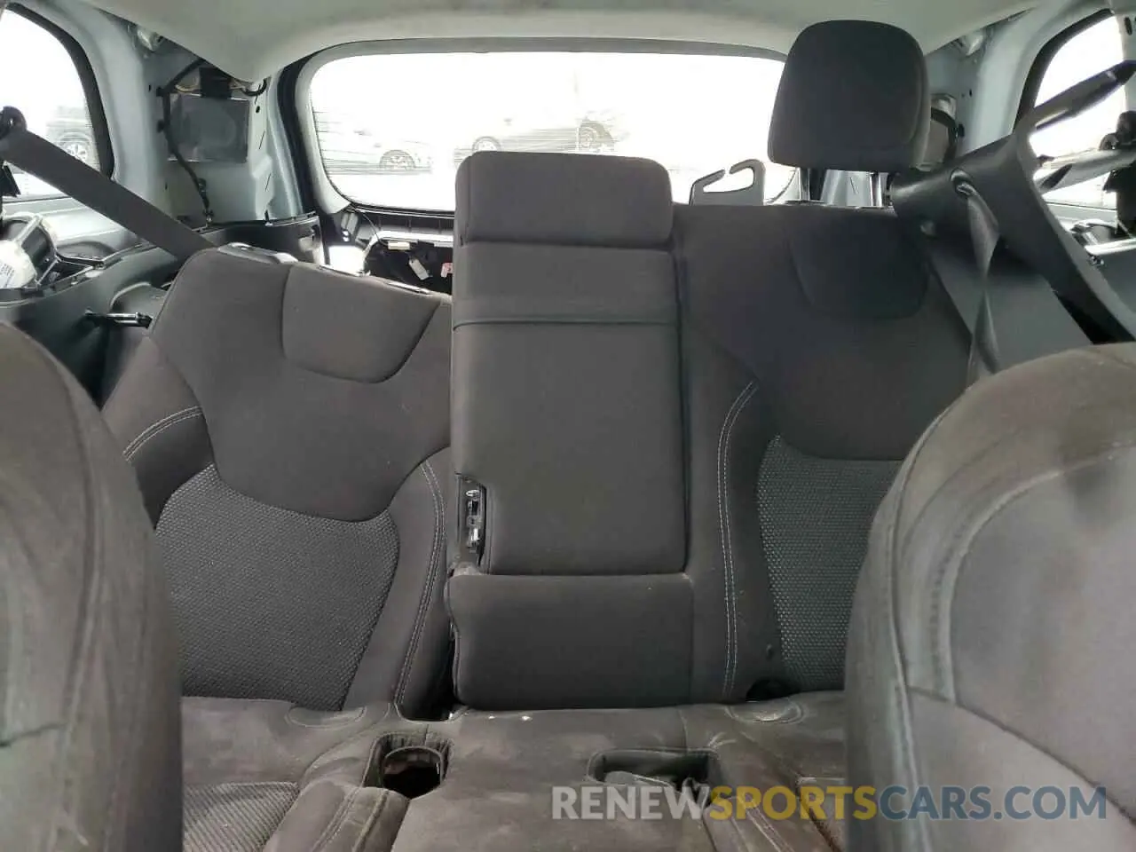 10 Photograph of a damaged car 1C4PJLCBXKD348507 JEEP GRAND CHER 2019