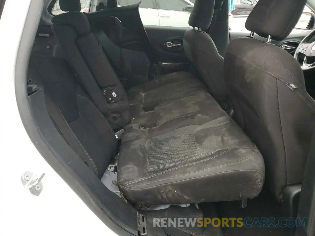 11 Photograph of a damaged car 1C4PJLCBXKD348507 JEEP GRAND CHER 2019