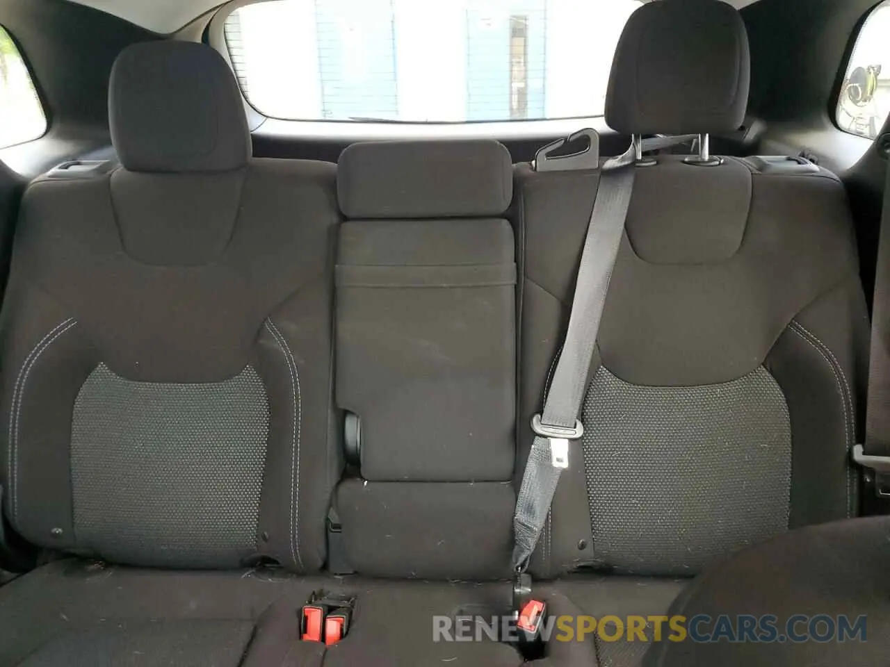10 Photograph of a damaged car 1C4PJLCBXKD365999 JEEP GRAND CHER 2019