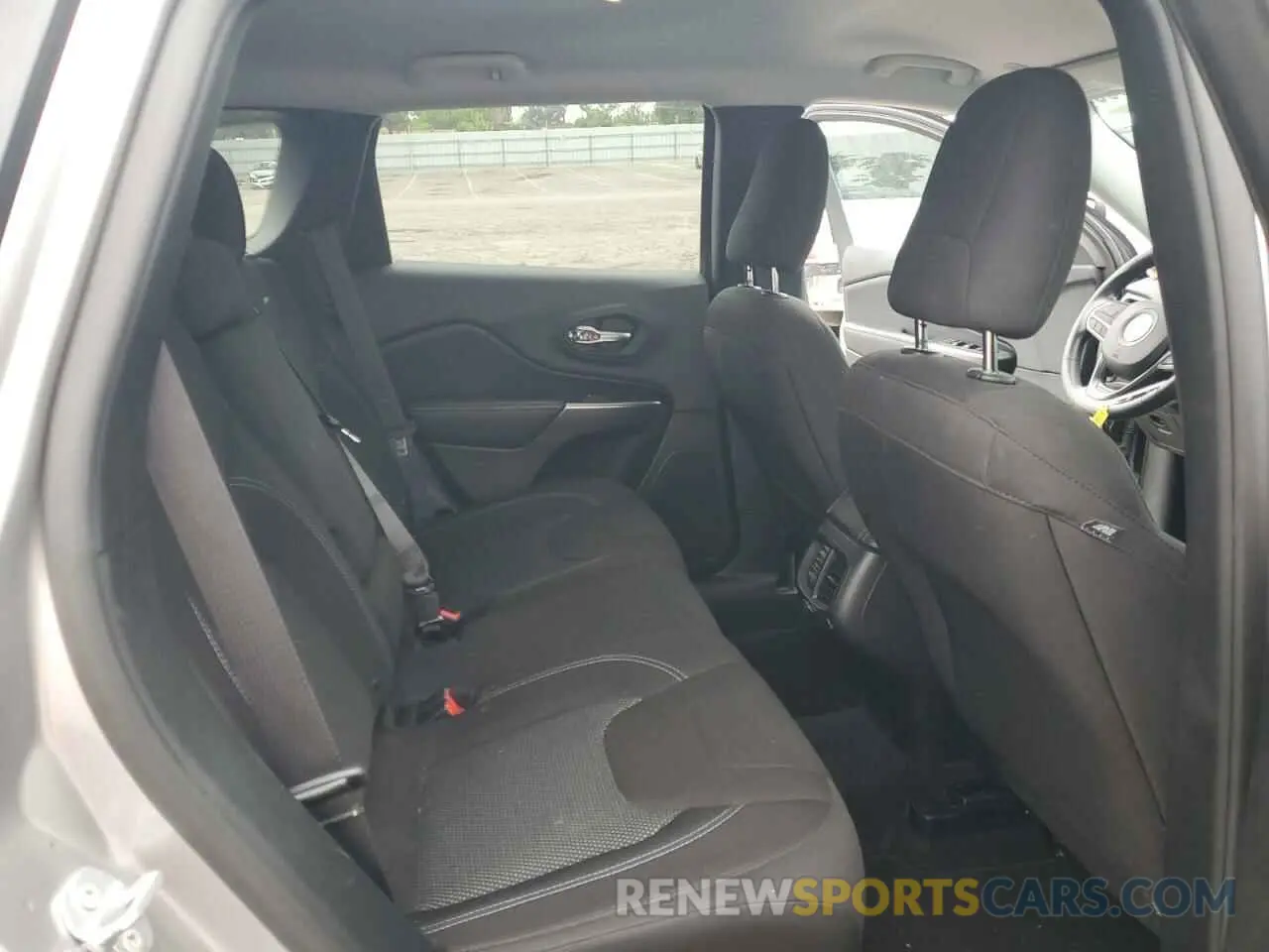 11 Photograph of a damaged car 1C4PJLCBXKD466542 JEEP GRAND CHER 2019