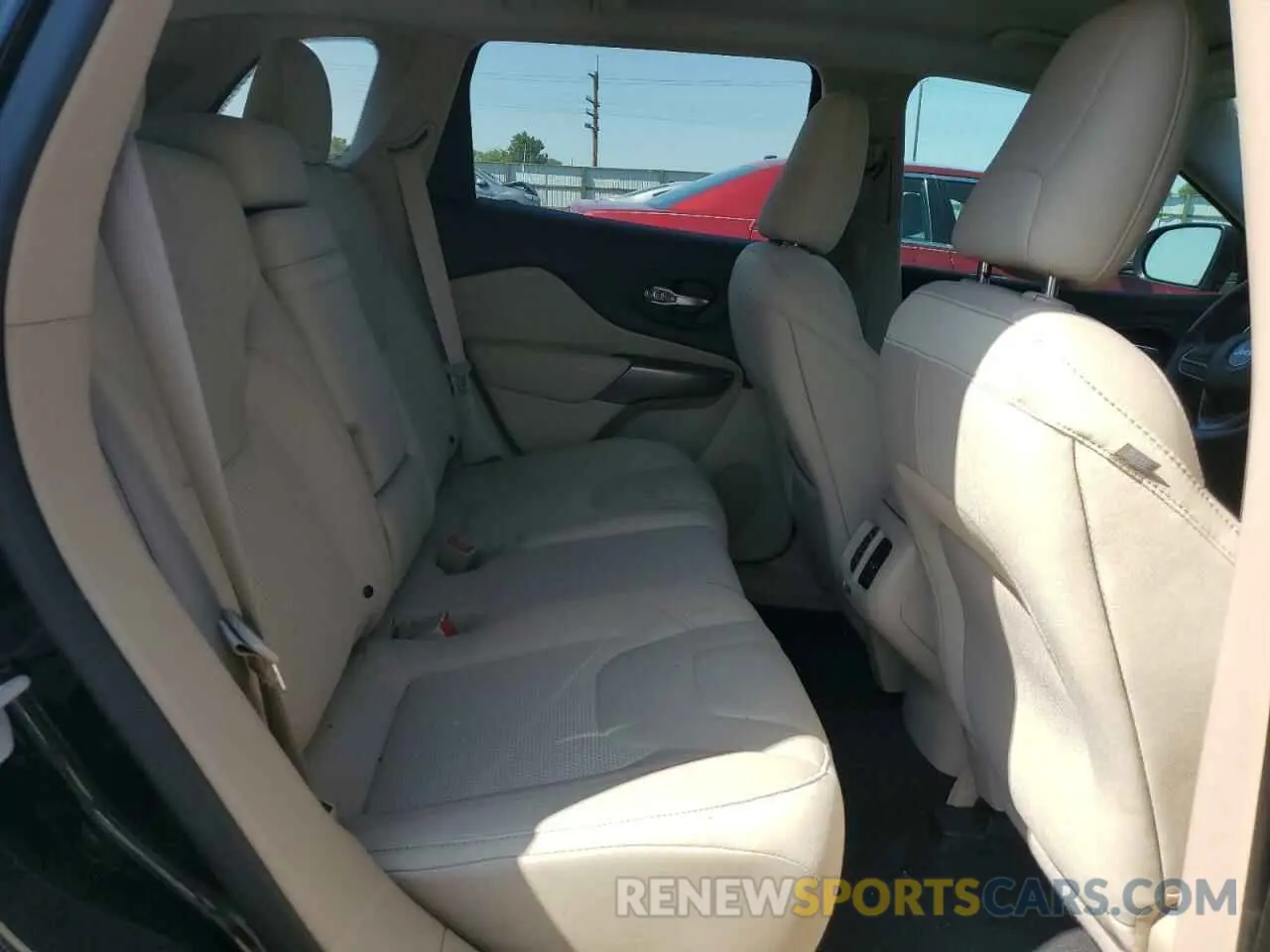 11 Photograph of a damaged car 1C4PJLCX0KD366879 JEEP GRAND CHER 2019