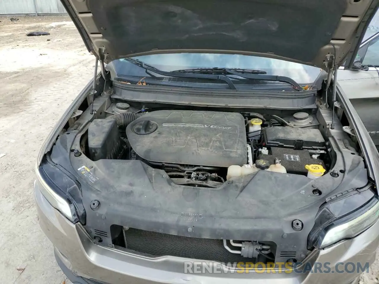 12 Photograph of a damaged car 1C4PJLCX2KD160835 JEEP GRAND CHER 2019