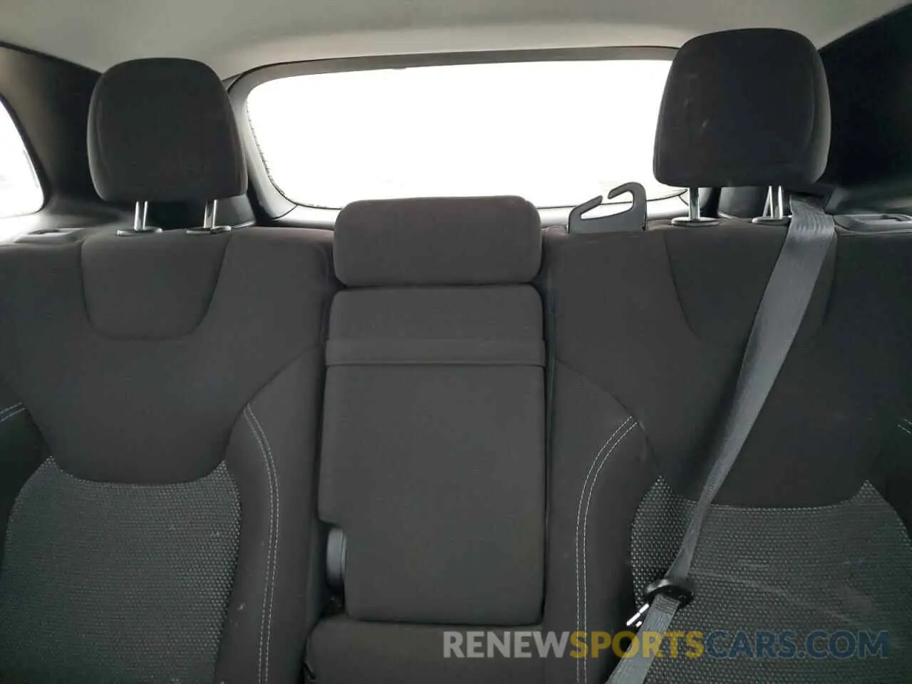 10 Photograph of a damaged car 1C4PJLCXXKD111205 JEEP GRAND CHER 2019