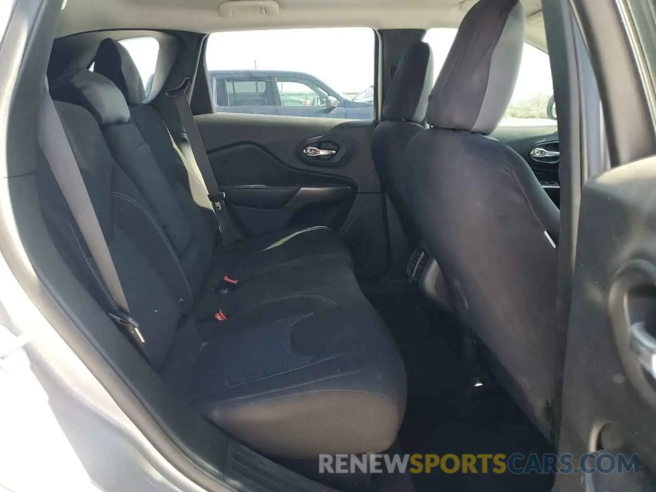 11 Photograph of a damaged car 1C4PJLCXXKD278468 JEEP GRAND CHER 2019
