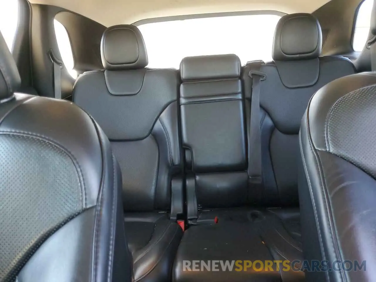 10 Photograph of a damaged car 1C4PJLDB0KD223076 JEEP GRAND CHER 2019