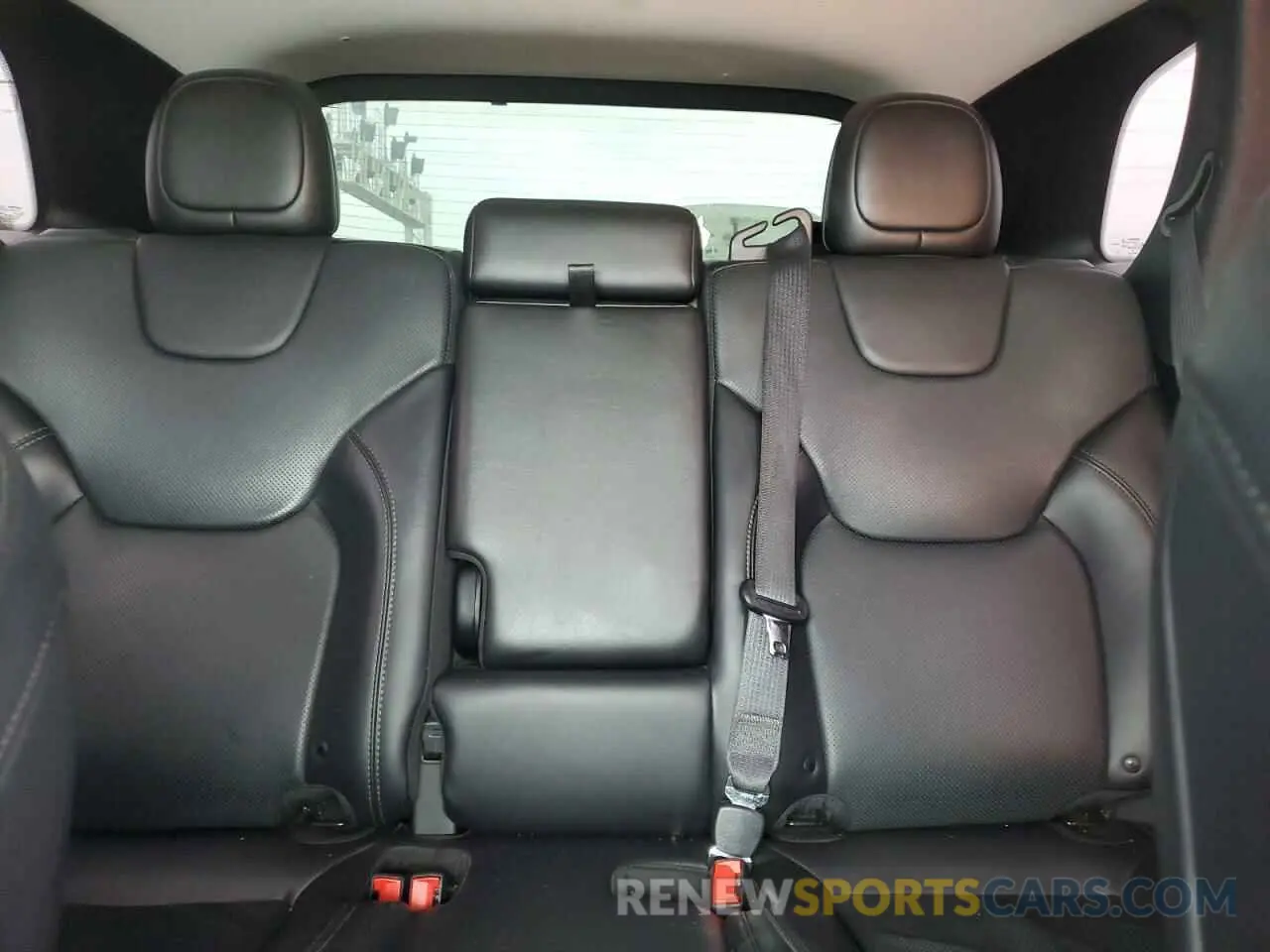 10 Photograph of a damaged car 1C4PJLDB0KD438585 JEEP GRAND CHER 2019