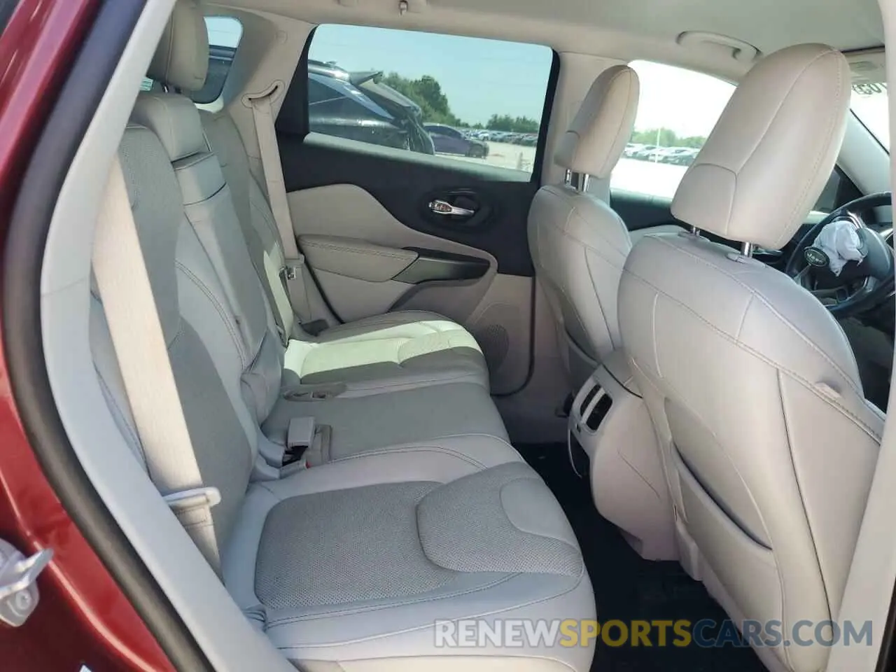 11 Photograph of a damaged car 1C4PJLDB1KD325504 JEEP GRAND CHER 2019