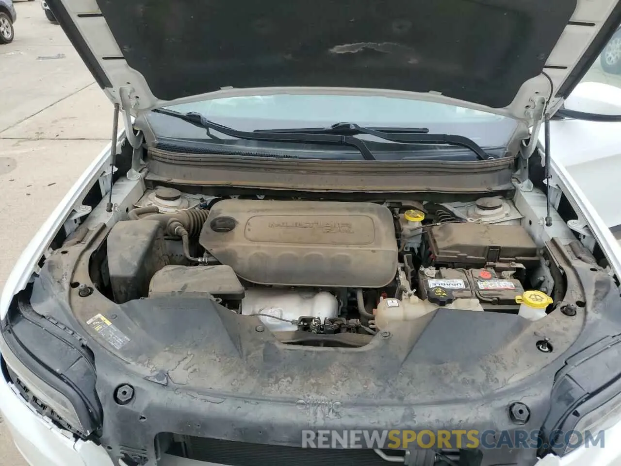 13 Photograph of a damaged car 1C4PJLDB1KD416188 JEEP GRAND CHER 2019