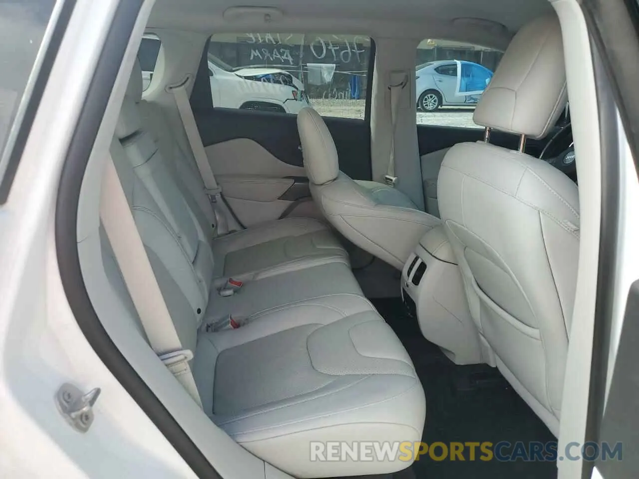 11 Photograph of a damaged car 1C4PJLDB2KD243426 JEEP GRAND CHER 2019