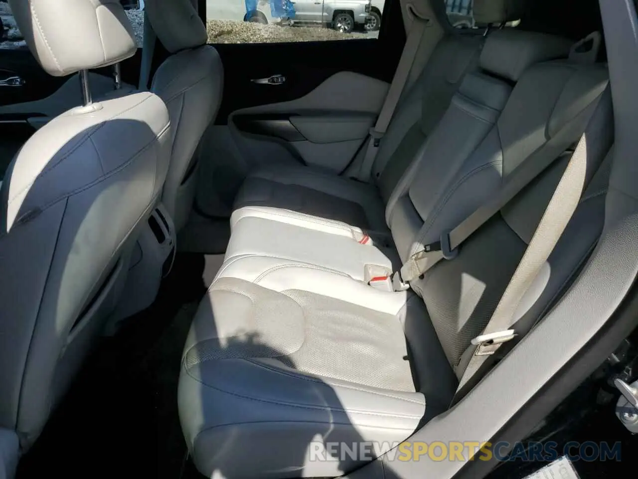 11 Photograph of a damaged car 1C4PJLDB2KD340920 JEEP GRAND CHER 2019
