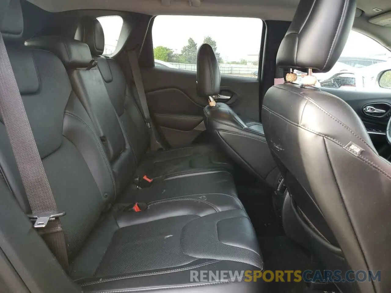 11 Photograph of a damaged car 1C4PJLDB2KD434103 JEEP GRAND CHER 2019