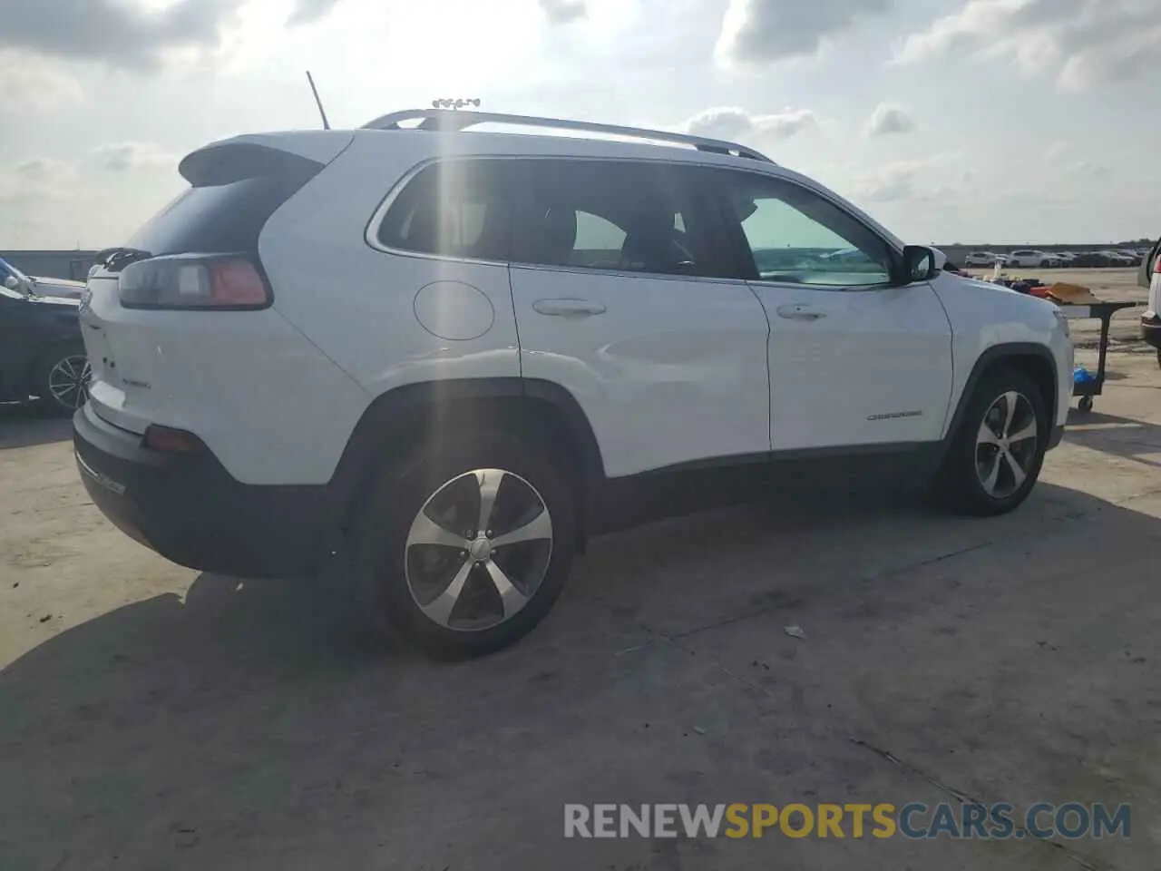 3 Photograph of a damaged car 1C4PJLDB3KD340005 JEEP GRAND CHER 2019