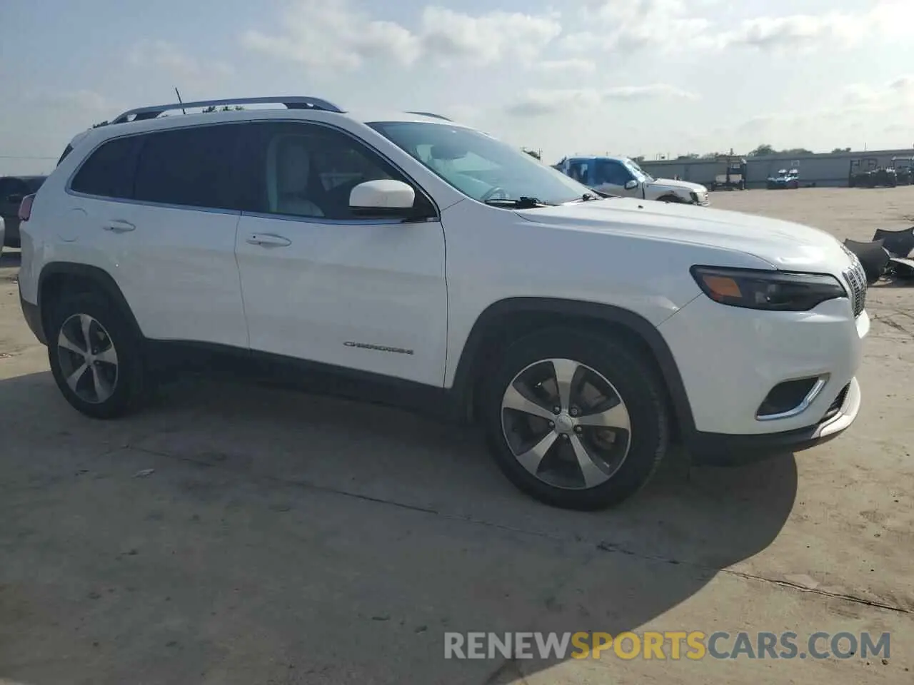 4 Photograph of a damaged car 1C4PJLDB3KD340005 JEEP GRAND CHER 2019