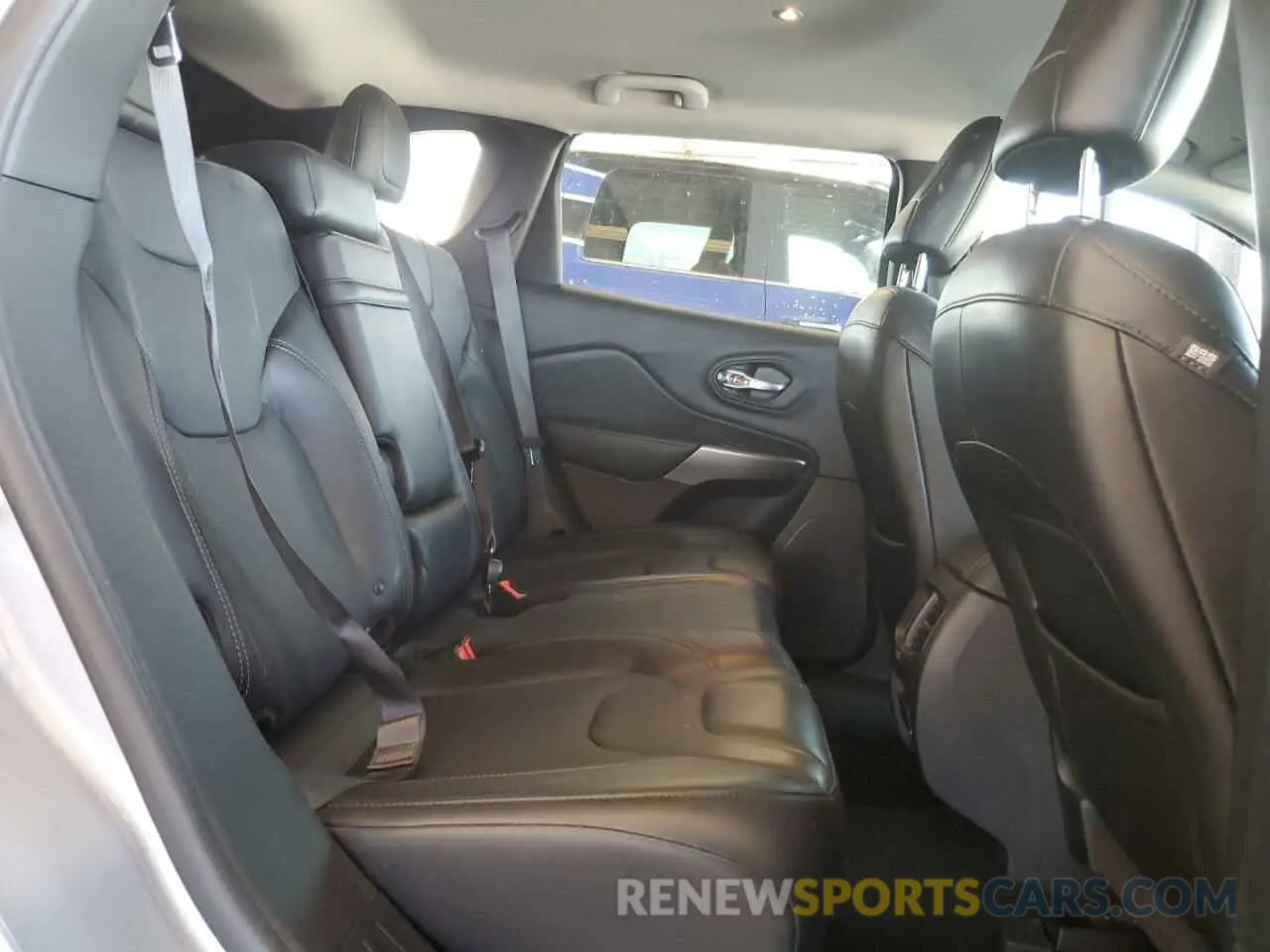 11 Photograph of a damaged car 1C4PJLDB3KD377412 JEEP GRAND CHER 2019