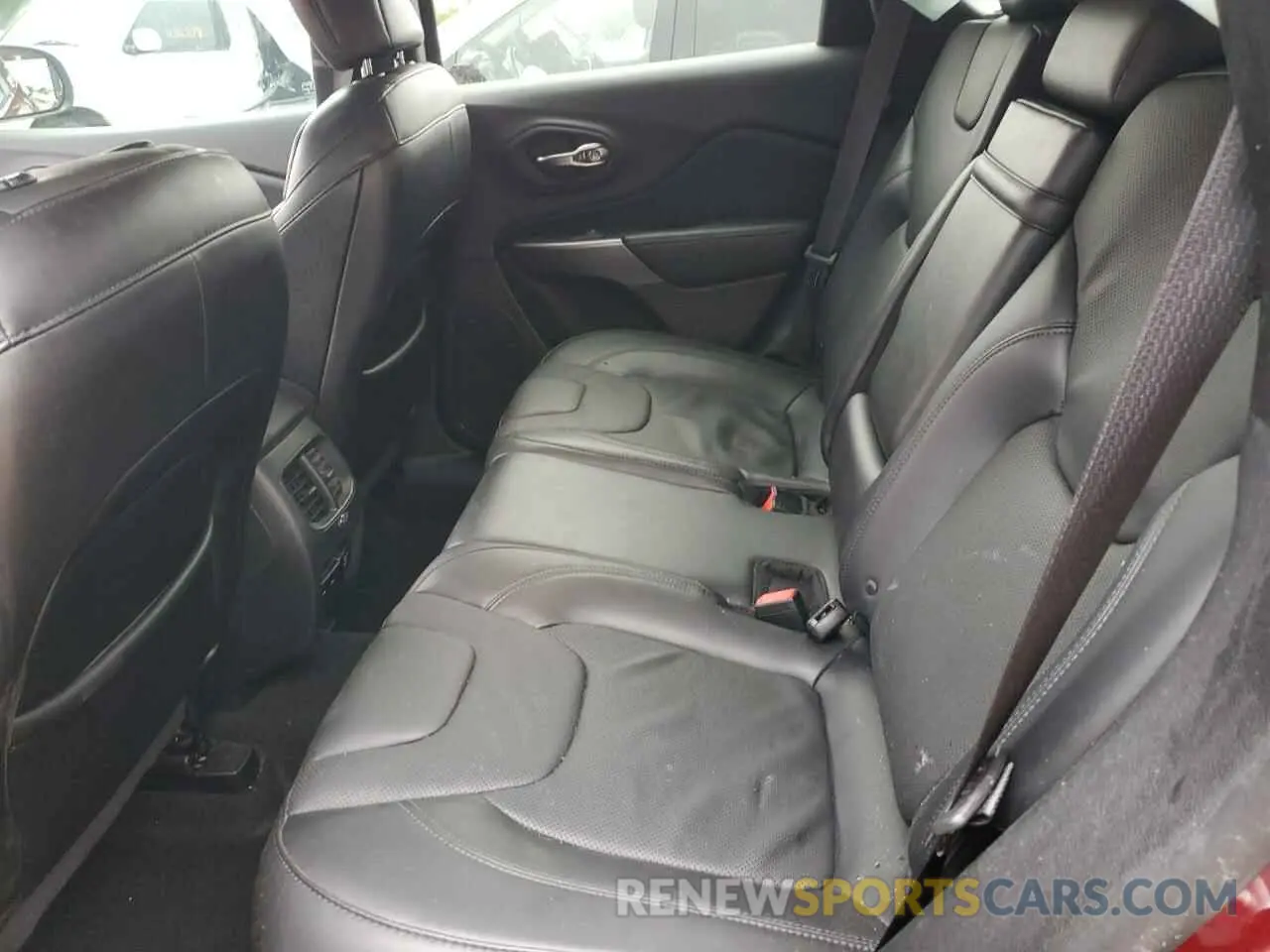 11 Photograph of a damaged car 1C4PJLDB3KD381282 JEEP GRAND CHER 2019