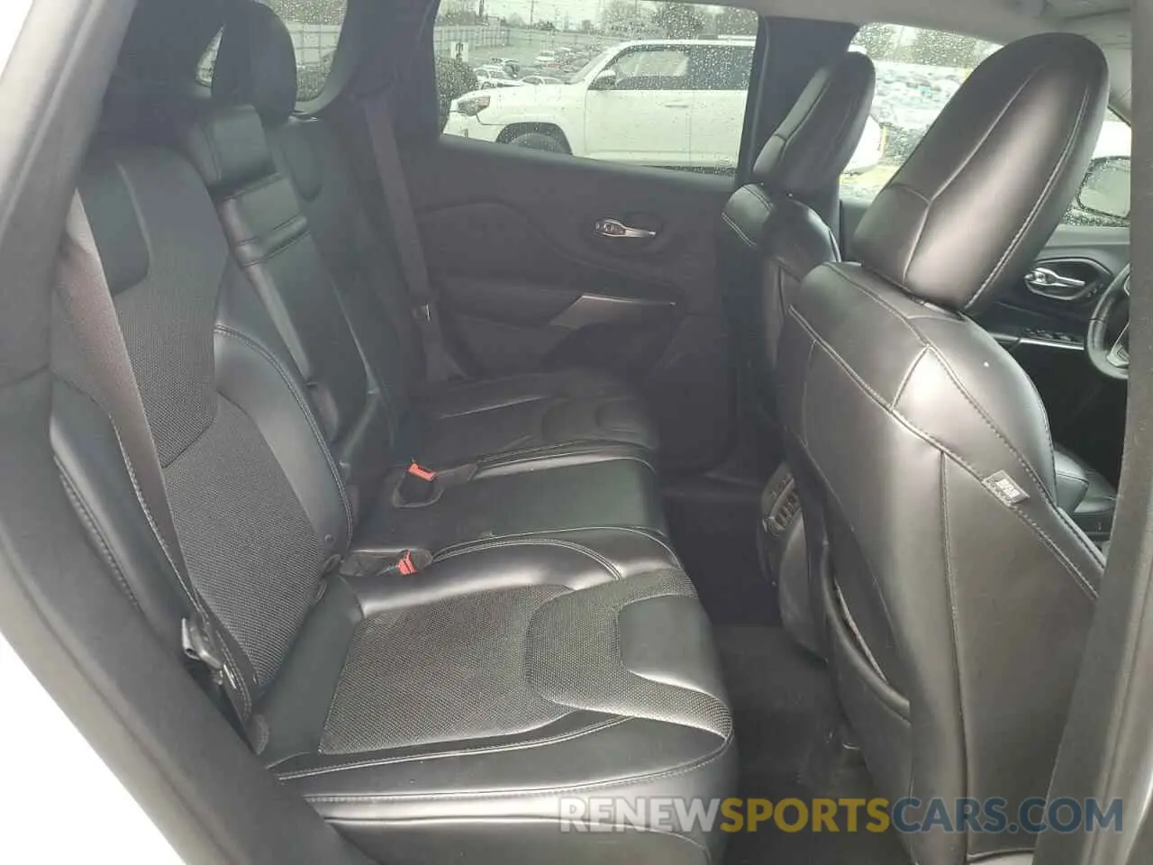 11 Photograph of a damaged car 1C4PJLDB4KD325321 JEEP GRAND CHER 2019