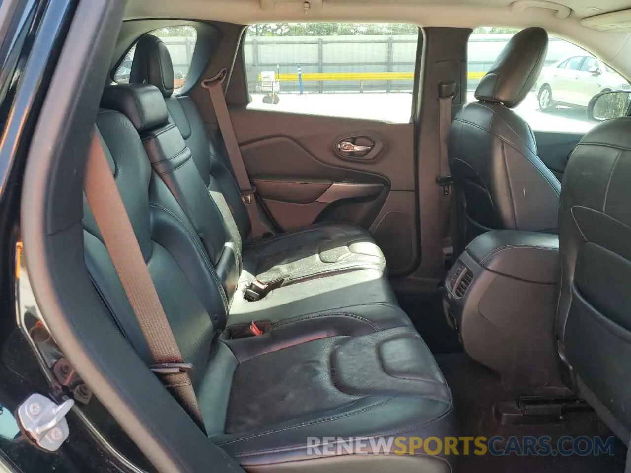 11 Photograph of a damaged car 1C4PJLDB4KD377418 JEEP GRAND CHER 2019