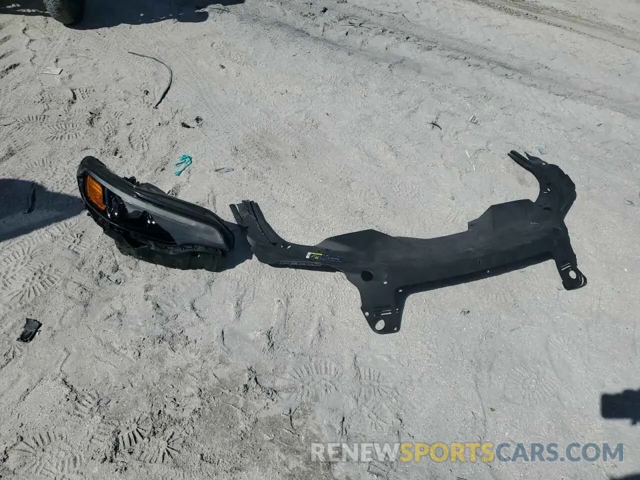 13 Photograph of a damaged car 1C4PJLDB4KD377418 JEEP GRAND CHER 2019