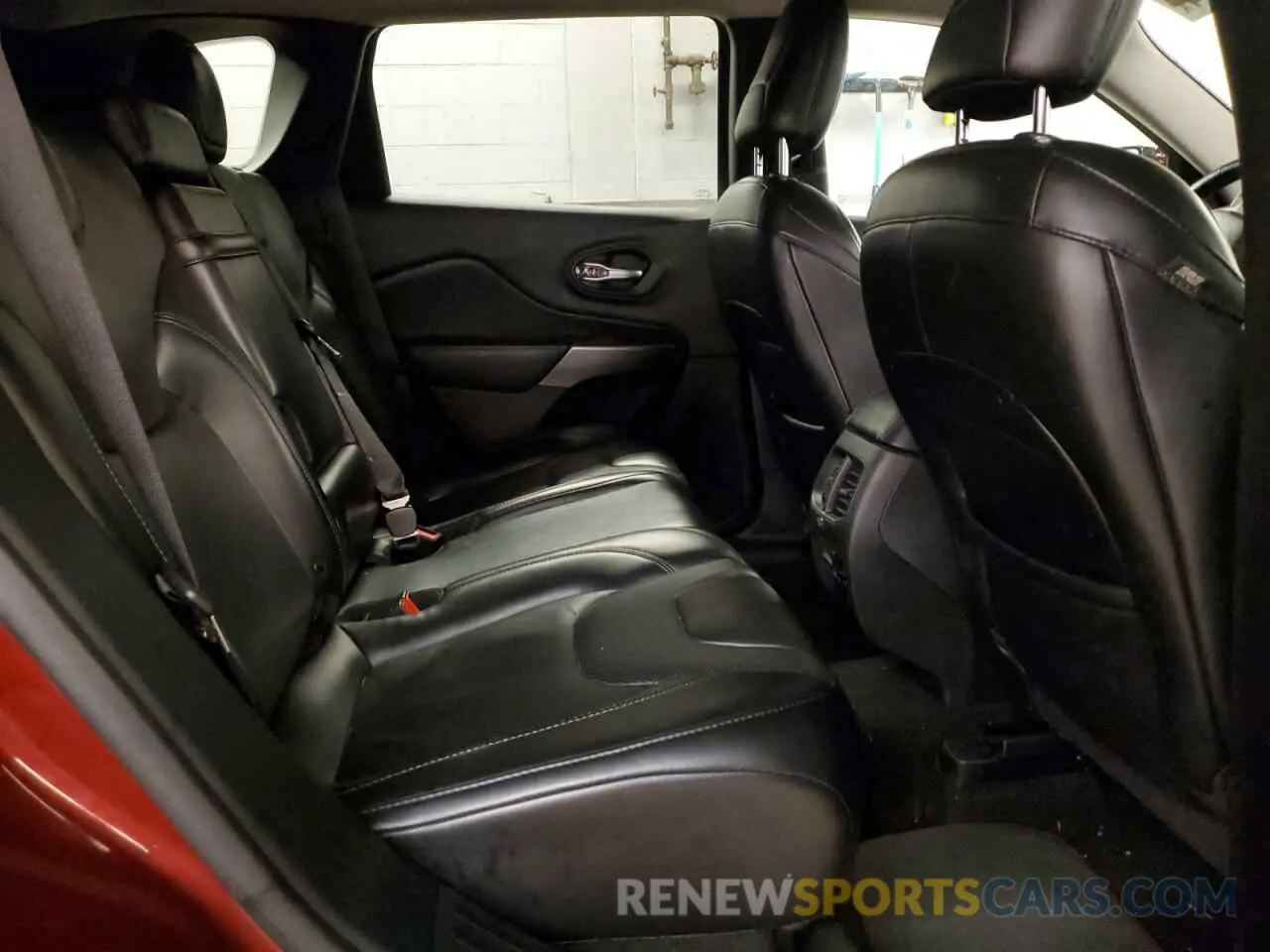 10 Photograph of a damaged car 1C4PJLDB5KD387178 JEEP GRAND CHER 2019