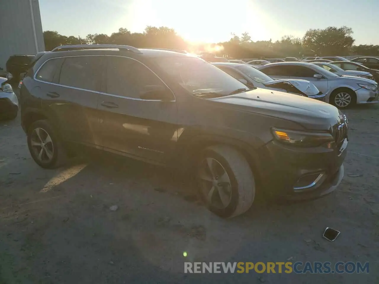 4 Photograph of a damaged car 1C4PJLDB5KD444186 JEEP GRAND CHER 2019