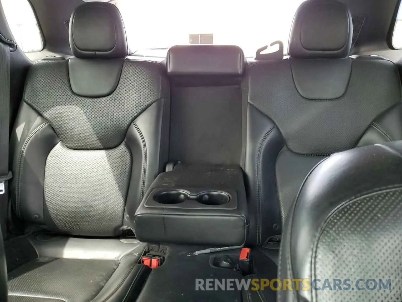 10 Photograph of a damaged car 1C4PJLDB6KD300369 JEEP GRAND CHER 2019