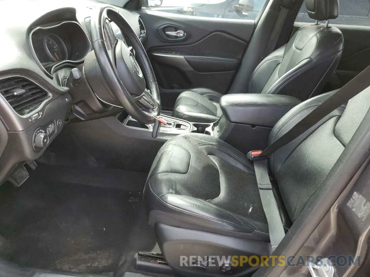 7 Photograph of a damaged car 1C4PJLDB6KD300369 JEEP GRAND CHER 2019
