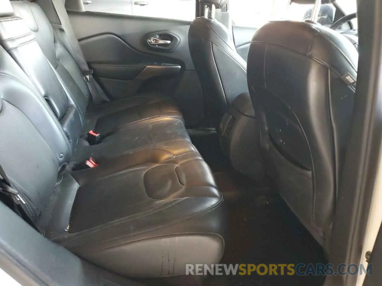 10 Photograph of a damaged car 1C4PJLDB7KD300607 JEEP GRAND CHER 2019