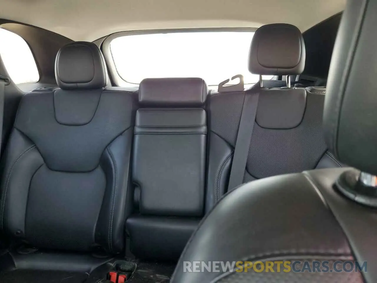 10 Photograph of a damaged car 1C4PJLDB7KD366154 JEEP GRAND CHER 2019