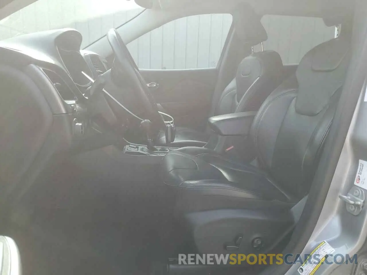 7 Photograph of a damaged car 1C4PJLDB9KD185010 JEEP GRAND CHER 2019