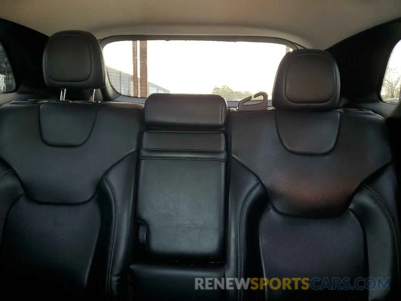 10 Photograph of a damaged car 1C4PJLDBXKD302450 JEEP GRAND CHER 2019