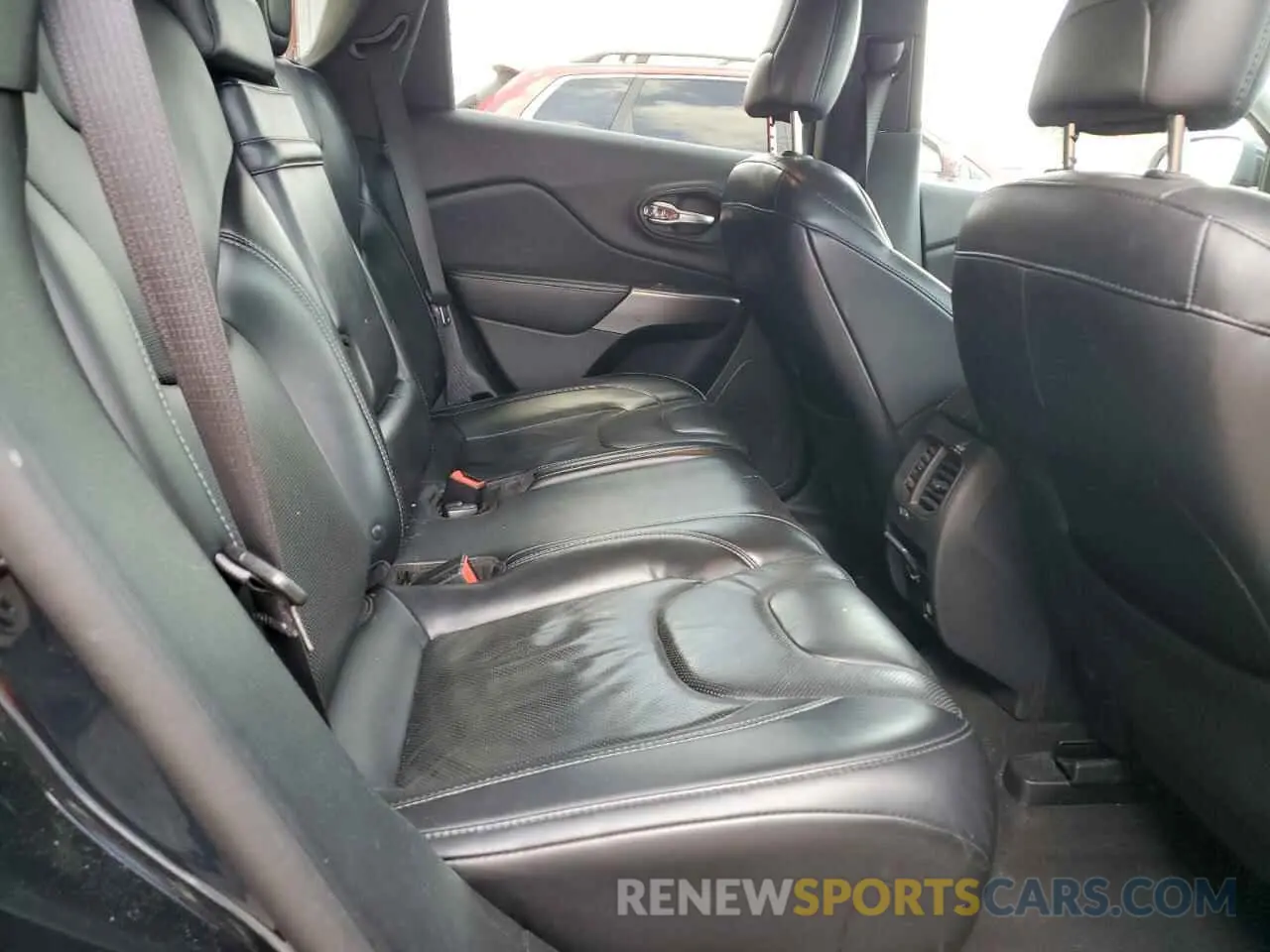 11 Photograph of a damaged car 1C4PJLDBXKD302450 JEEP GRAND CHER 2019