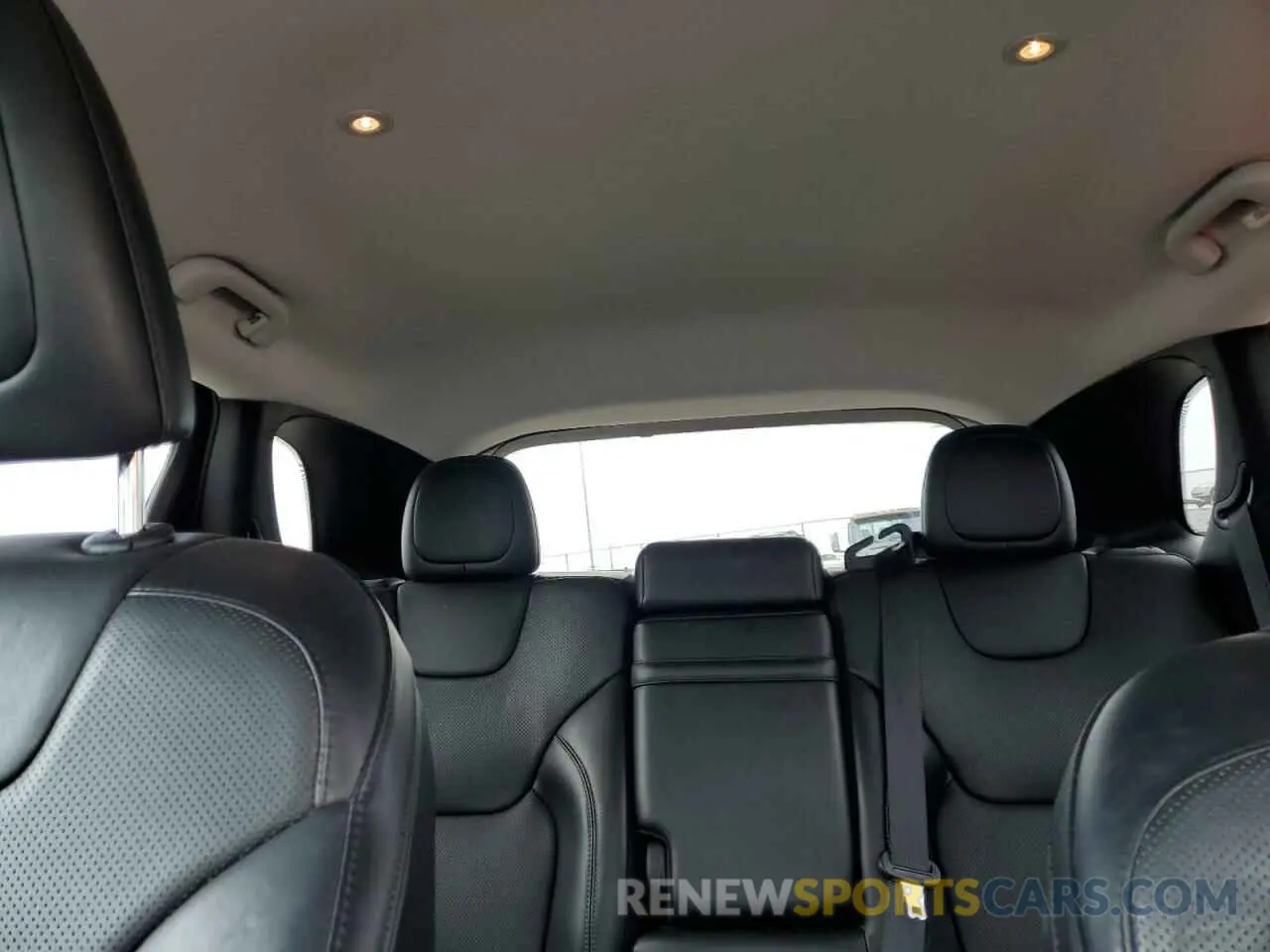 10 Photograph of a damaged car 1C4PJLDBXKD302576 JEEP GRAND CHER 2019
