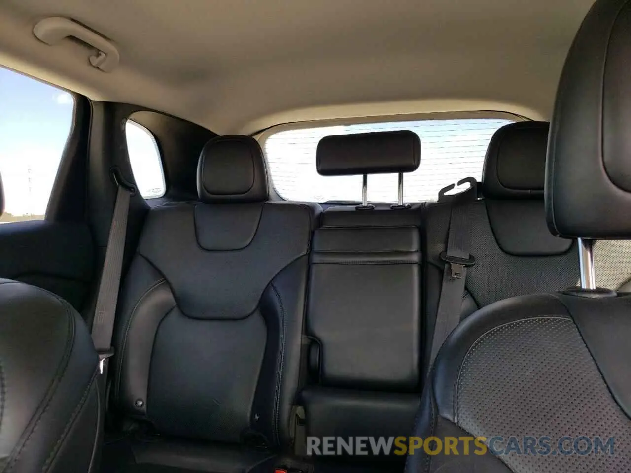 10 Photograph of a damaged car 1C4PJLDX0KD144244 JEEP GRAND CHER 2019