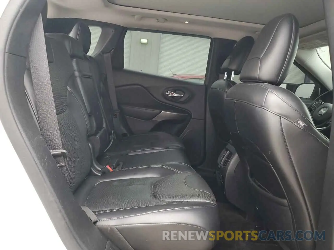 11 Photograph of a damaged car 1C4PJLDX2KD263106 JEEP GRAND CHER 2019