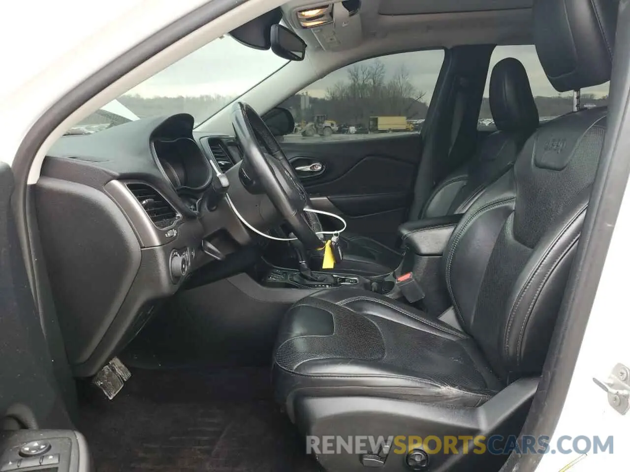 7 Photograph of a damaged car 1C4PJLDX2KD263106 JEEP GRAND CHER 2019