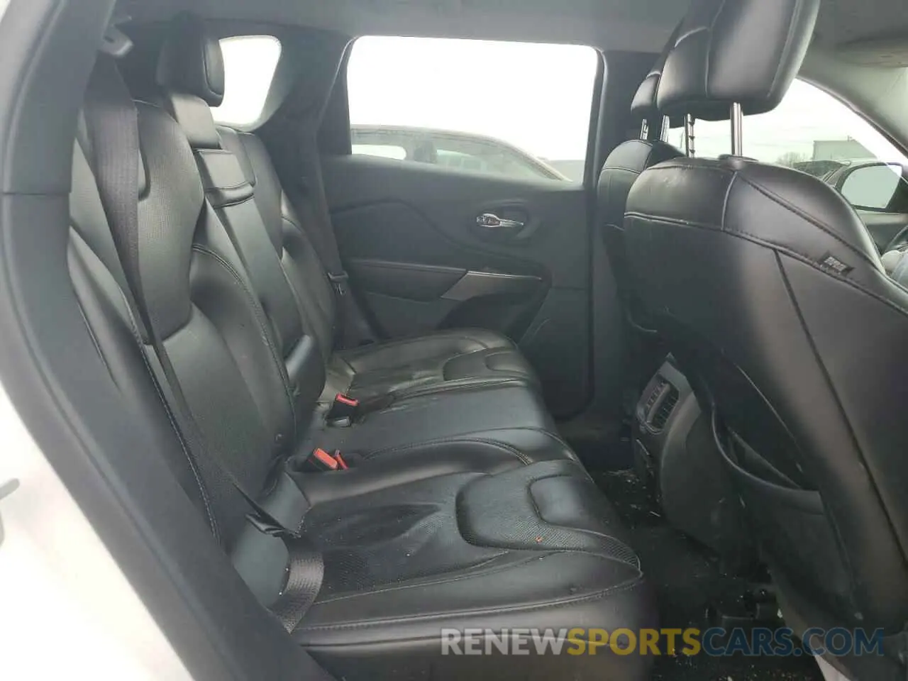 11 Photograph of a damaged car 1C4PJLDX8KD273087 JEEP GRAND CHER 2019
