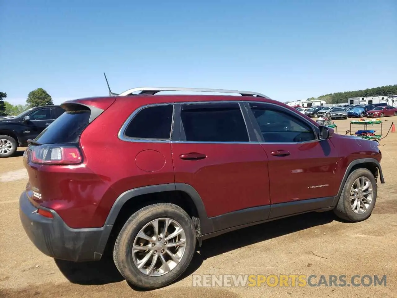 3 Photograph of a damaged car 1C4PJLLB0KD128647 JEEP GRAND CHER 2019