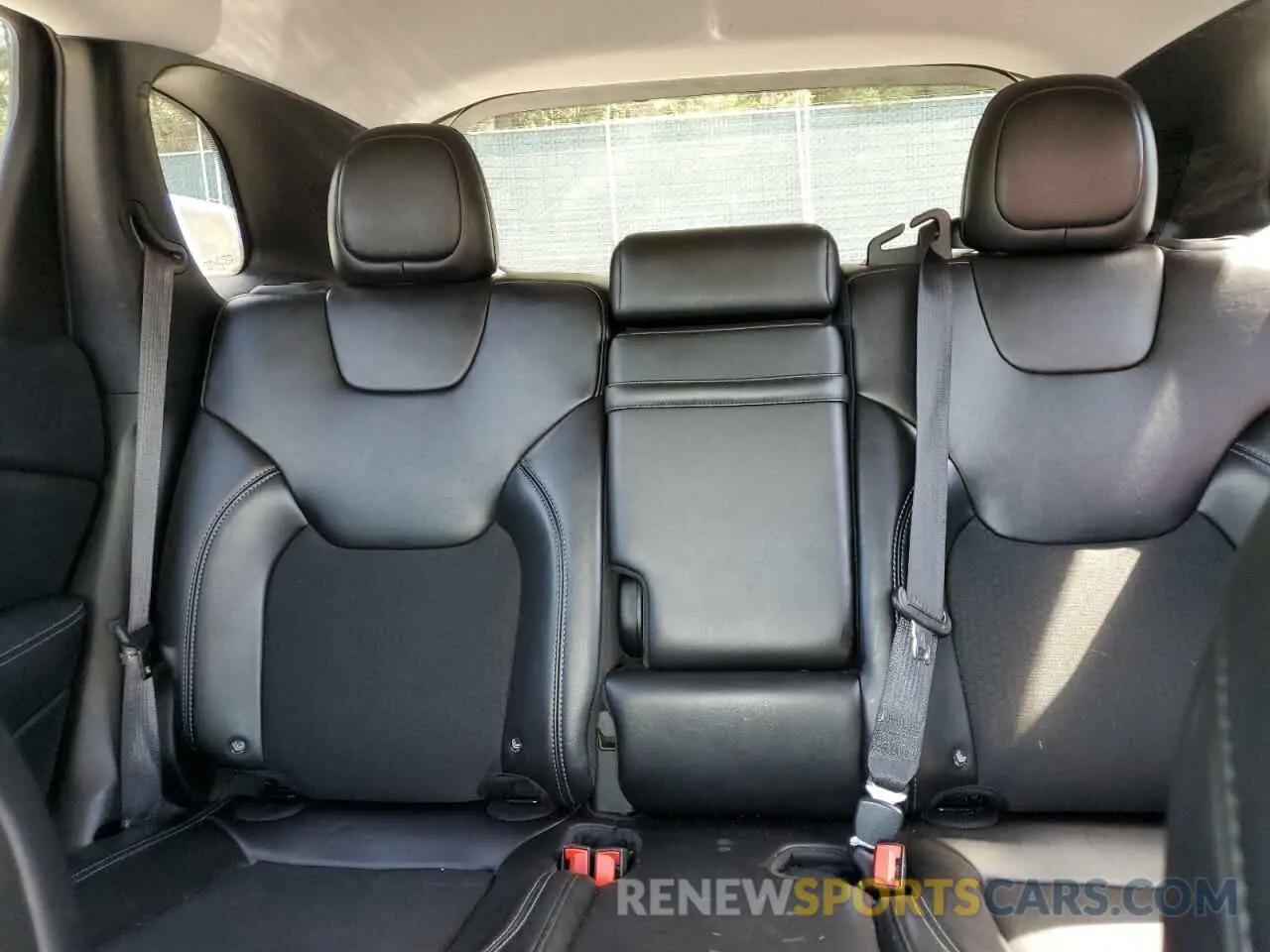 10 Photograph of a damaged car 1C4PJLLB0KD143293 JEEP GRAND CHER 2019