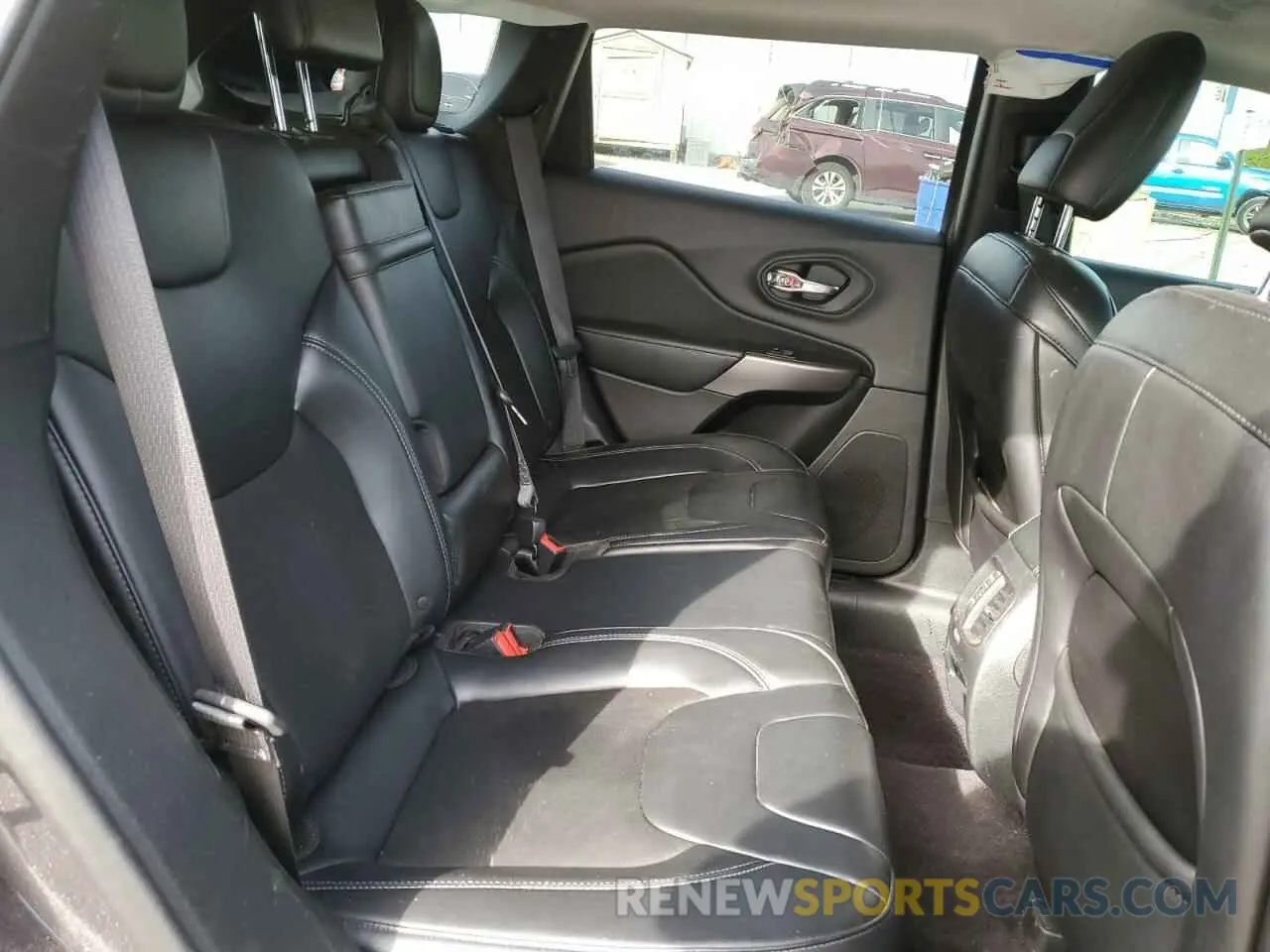 11 Photograph of a damaged car 1C4PJLLB0KD265314 JEEP GRAND CHER 2019