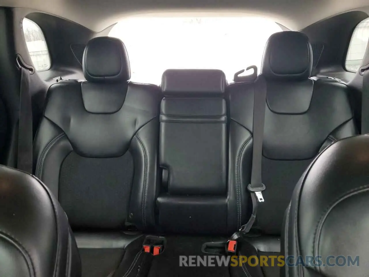 10 Photograph of a damaged car 1C4PJLLB1KD247758 JEEP GRAND CHER 2019