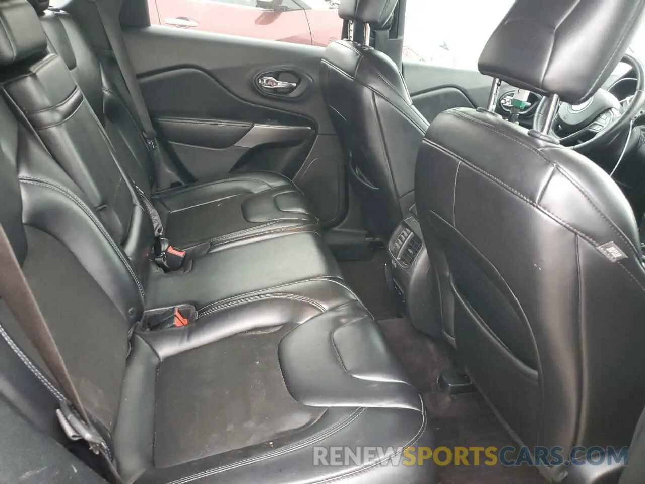 11 Photograph of a damaged car 1C4PJLLB1KD247758 JEEP GRAND CHER 2019