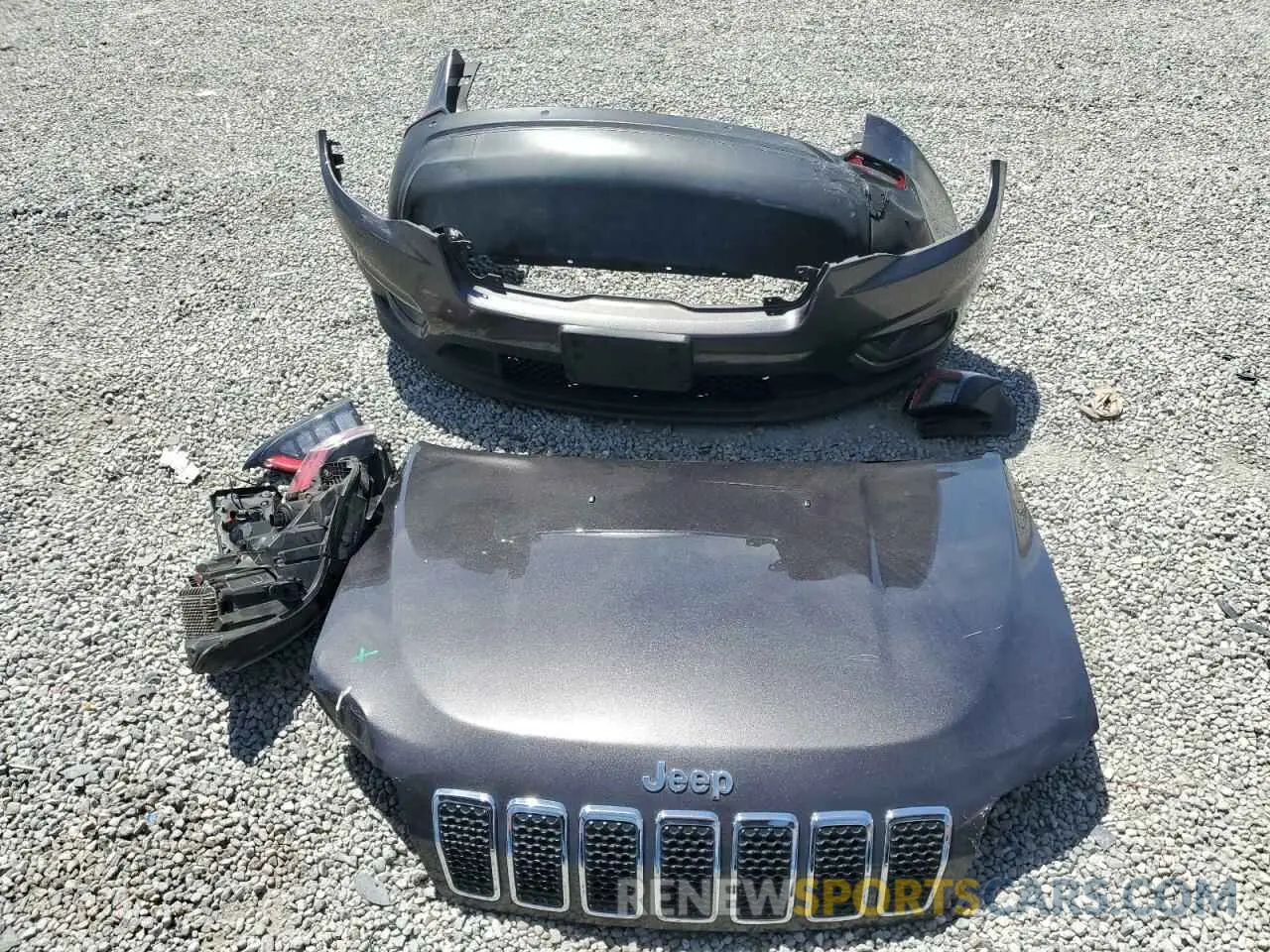 13 Photograph of a damaged car 1C4PJLLB1KD262597 JEEP GRAND CHER 2019