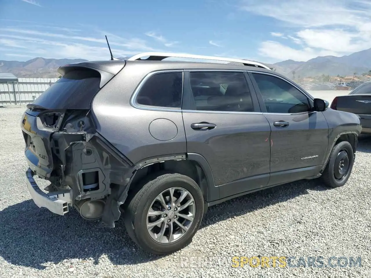 3 Photograph of a damaged car 1C4PJLLB1KD262597 JEEP GRAND CHER 2019