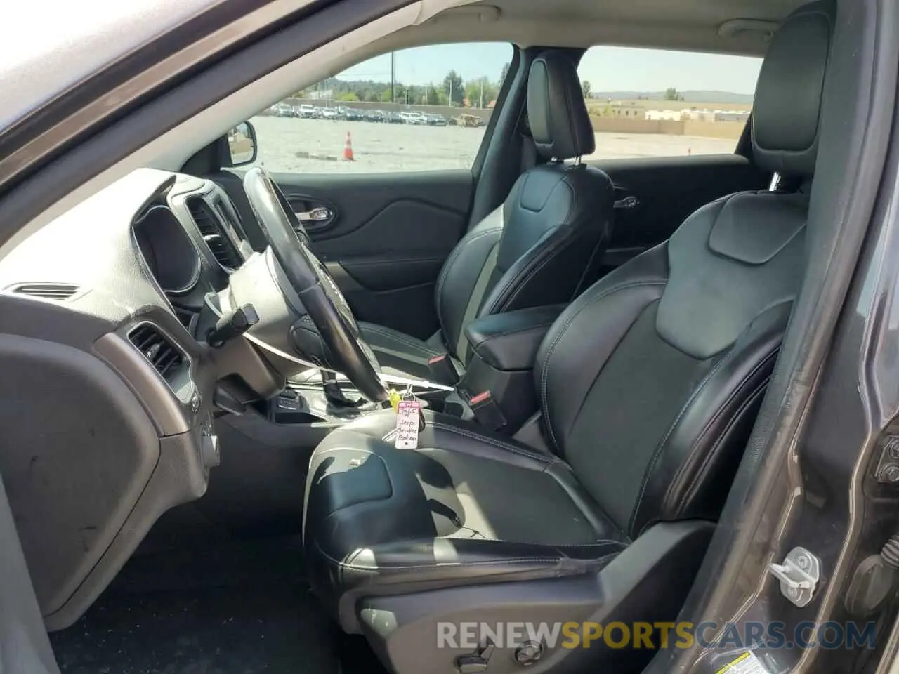 7 Photograph of a damaged car 1C4PJLLB1KD262597 JEEP GRAND CHER 2019