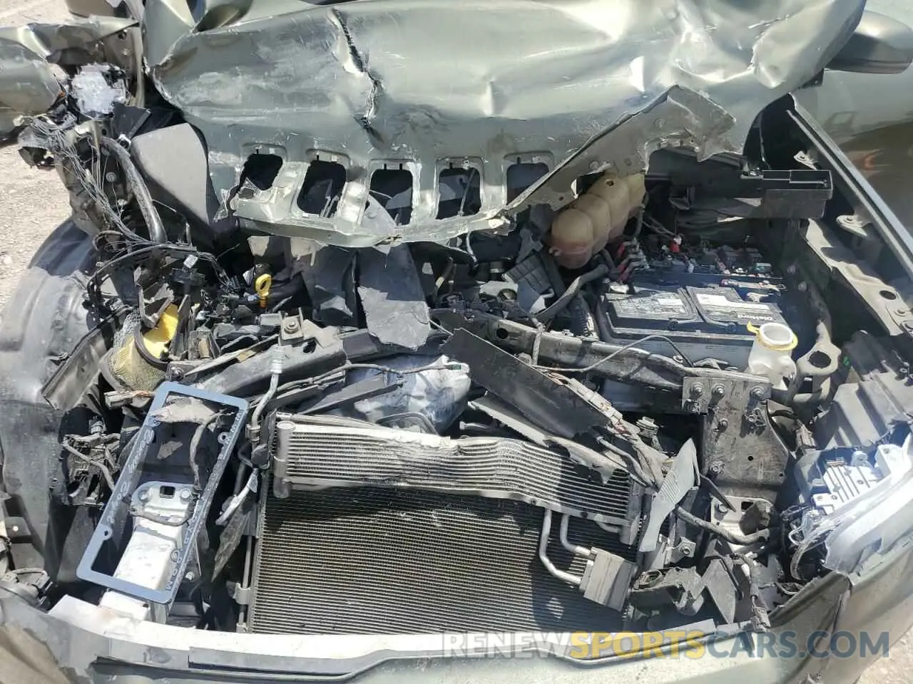 12 Photograph of a damaged car 1C4PJLLB1KD302905 JEEP GRAND CHER 2019